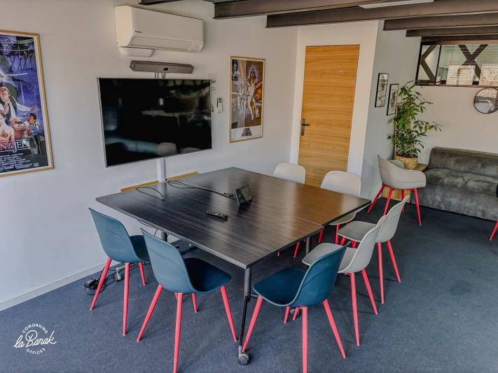 Salle de réunion du coworking laBarak, équipement professionnel