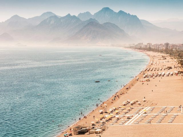 Konyaaltı Beach in Antalya, with the Taurus Mountains behind