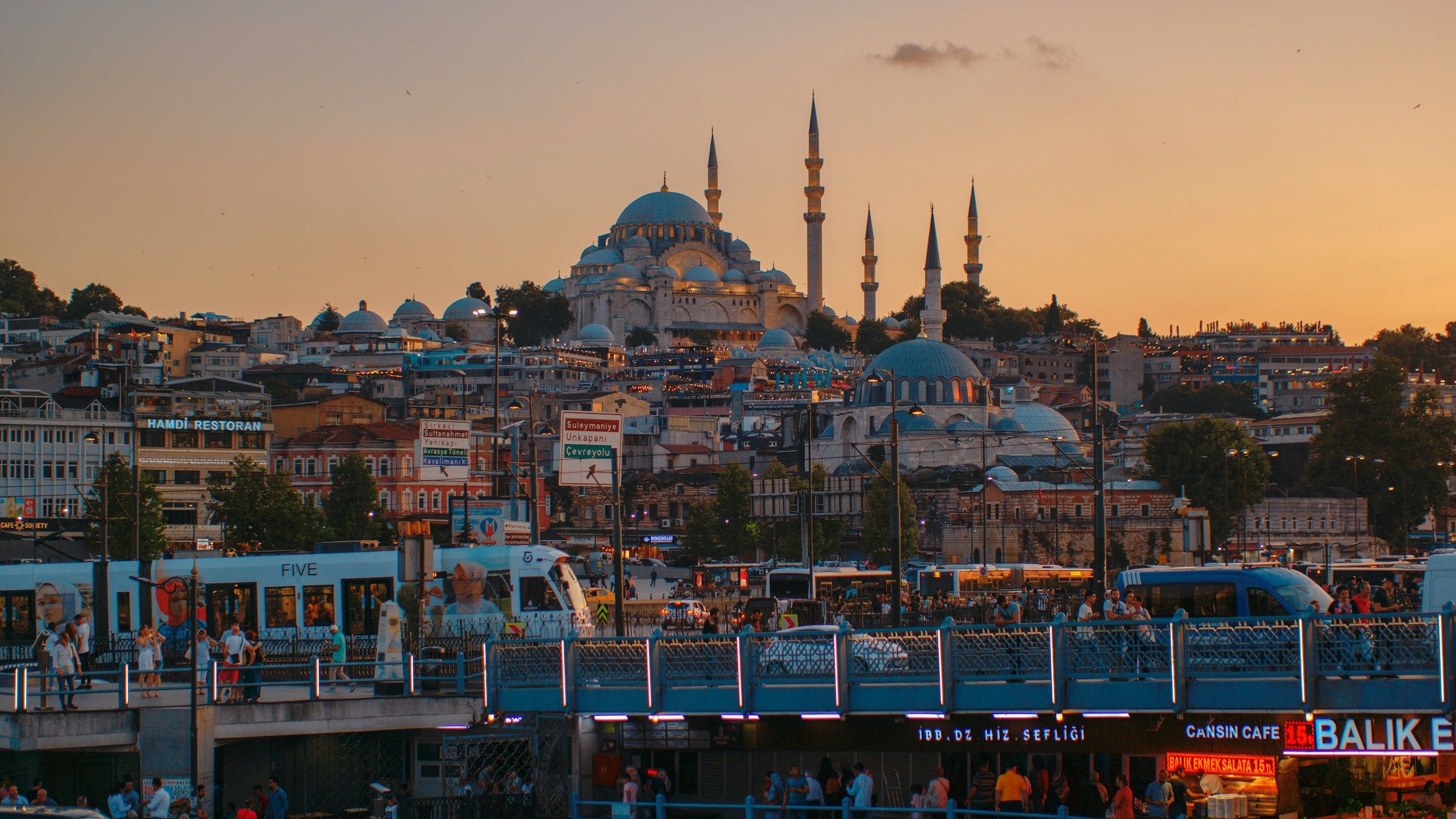 The Süleymaniye Mosque above Istanbul at sunset