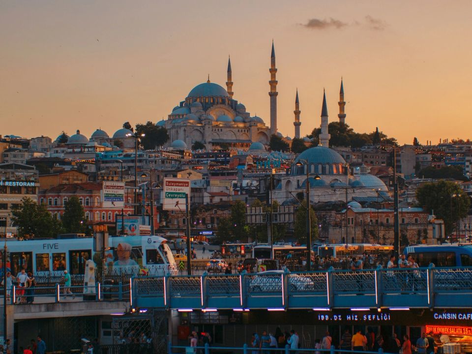 The Süleymaniye Mosque above Istanbul at sunset