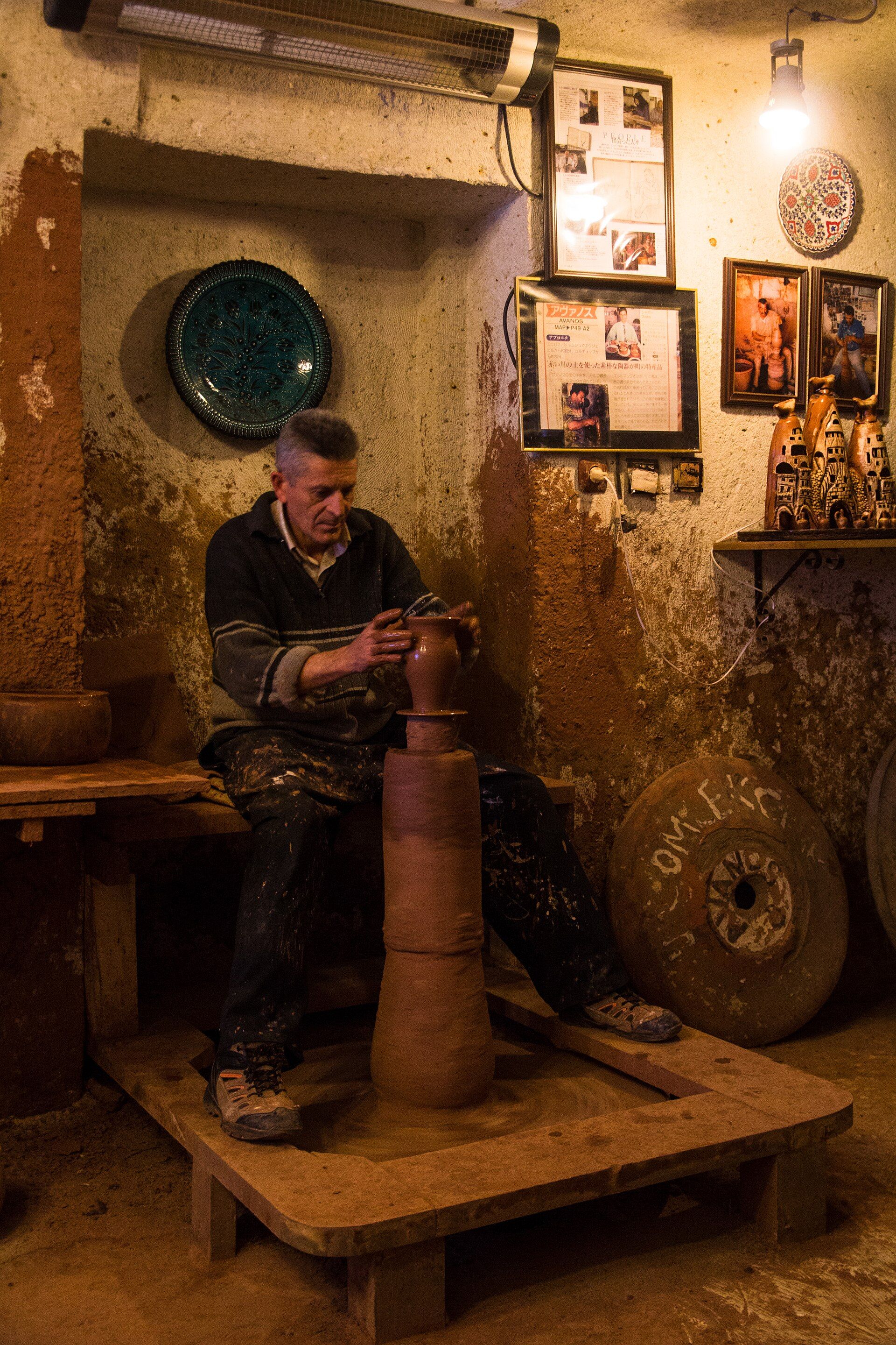Olar la roată într-un atelier din Avanos