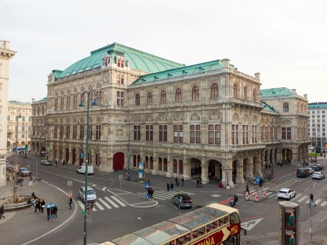 The Vienna State Opera on the Ringstrasse