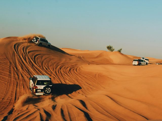 A 4x4 safari on the dunes near Dubai