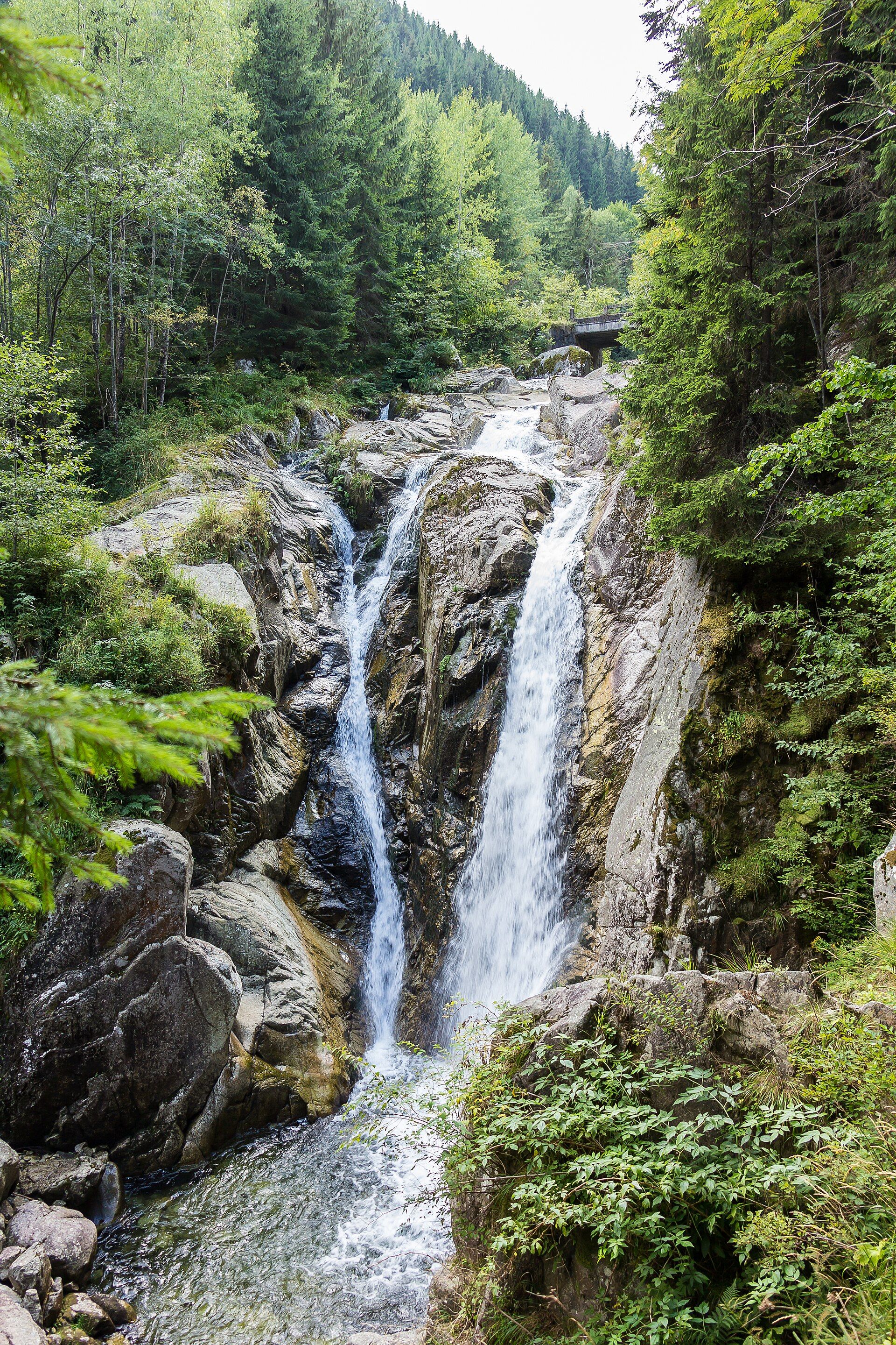 Lolaia Waterfall at the edge of the Retezat