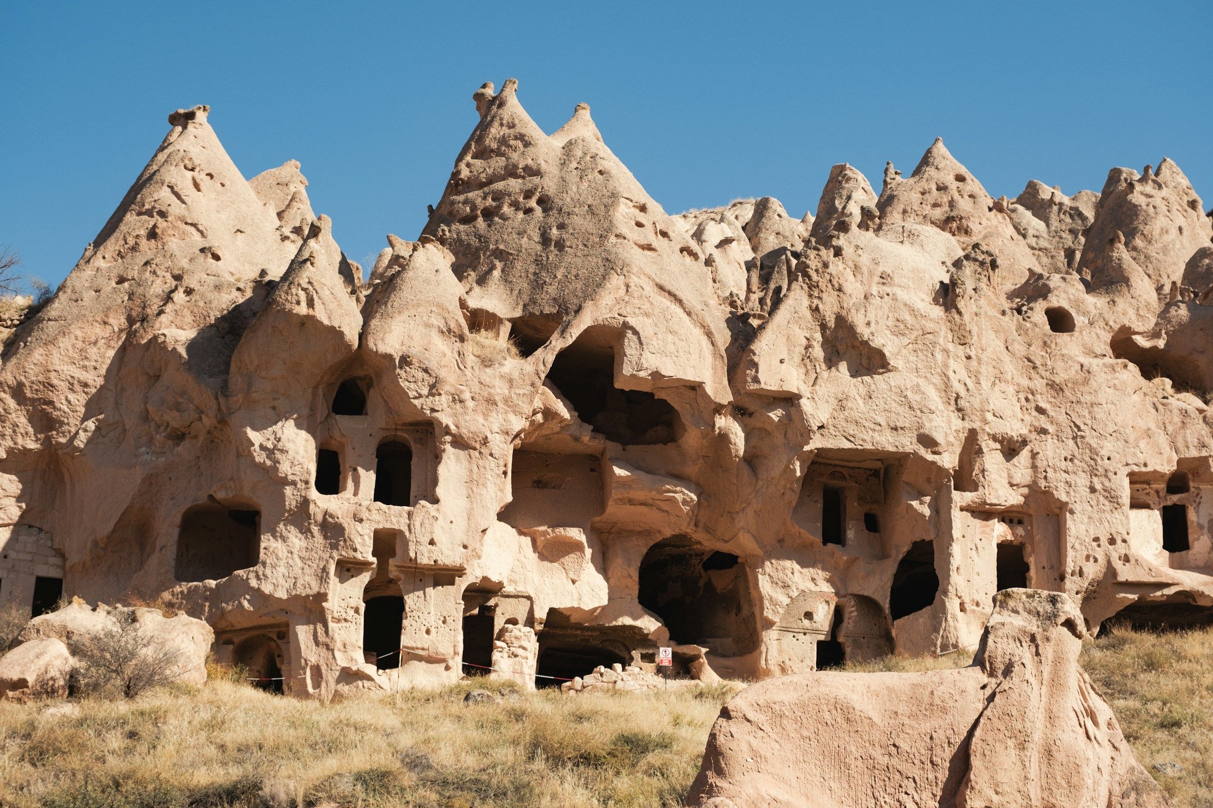 Hornuri de zână și locuințe săpate în stâncă în Cappadocia