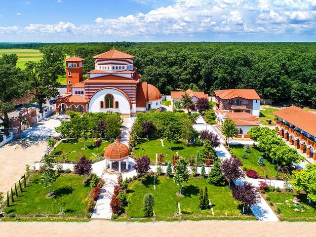 The church and gardens at Drăgănești-Vlașca, seen from above