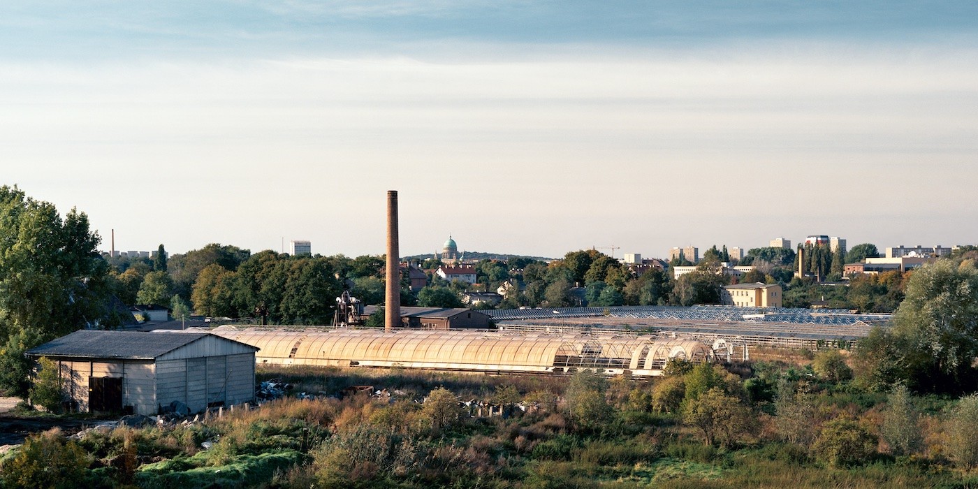 STAN DOUGLAS, ABANDONED GARTENBAUAMT GREENHOUSES, AM SCHLAATZ, 1994/95, FROM THE SERIES POTSDAMER SCHREBERGÄRTEN, 15 PARTS. HASSO PLATTNER COLLECTION, © STAN DOUGLAS, COURTESY THE ARTIST, VICTORIA MIRO AND DAVID ZWIRNER