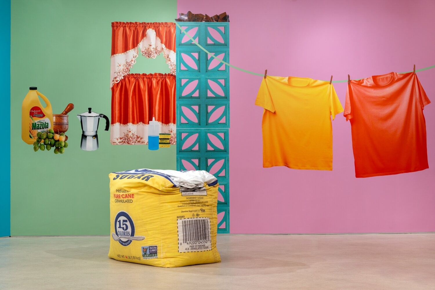 Vecinos / Neighbors – Lucía Hierro