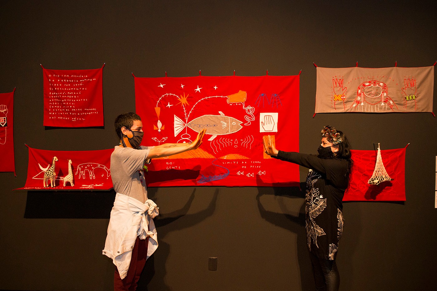 Where is indigenous art in Paraná?, 2020, embroidery on fabric, 68 x 66 cm. Photo: Press Photo