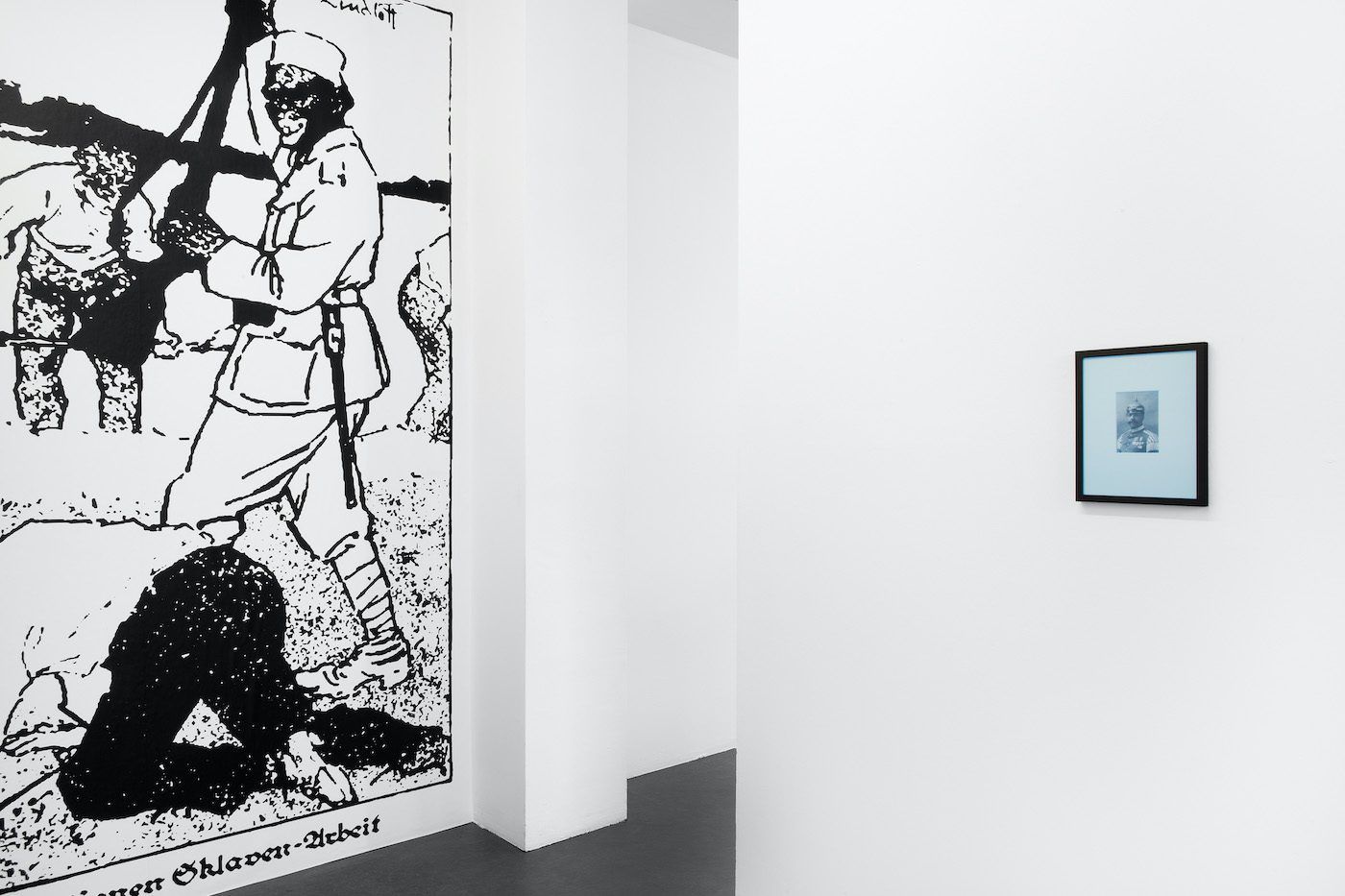 James Gregory Atkinson, Preußisches Liebesglück (Detail), 2021, wall paper, photography, peacock chair, audio piece, installation view ‘6 Friedberg-Chicago’, Dortmunder Kunstverein. Courtesy: the artist, Dortmunder Kunstverein. Photo: Jens Franke