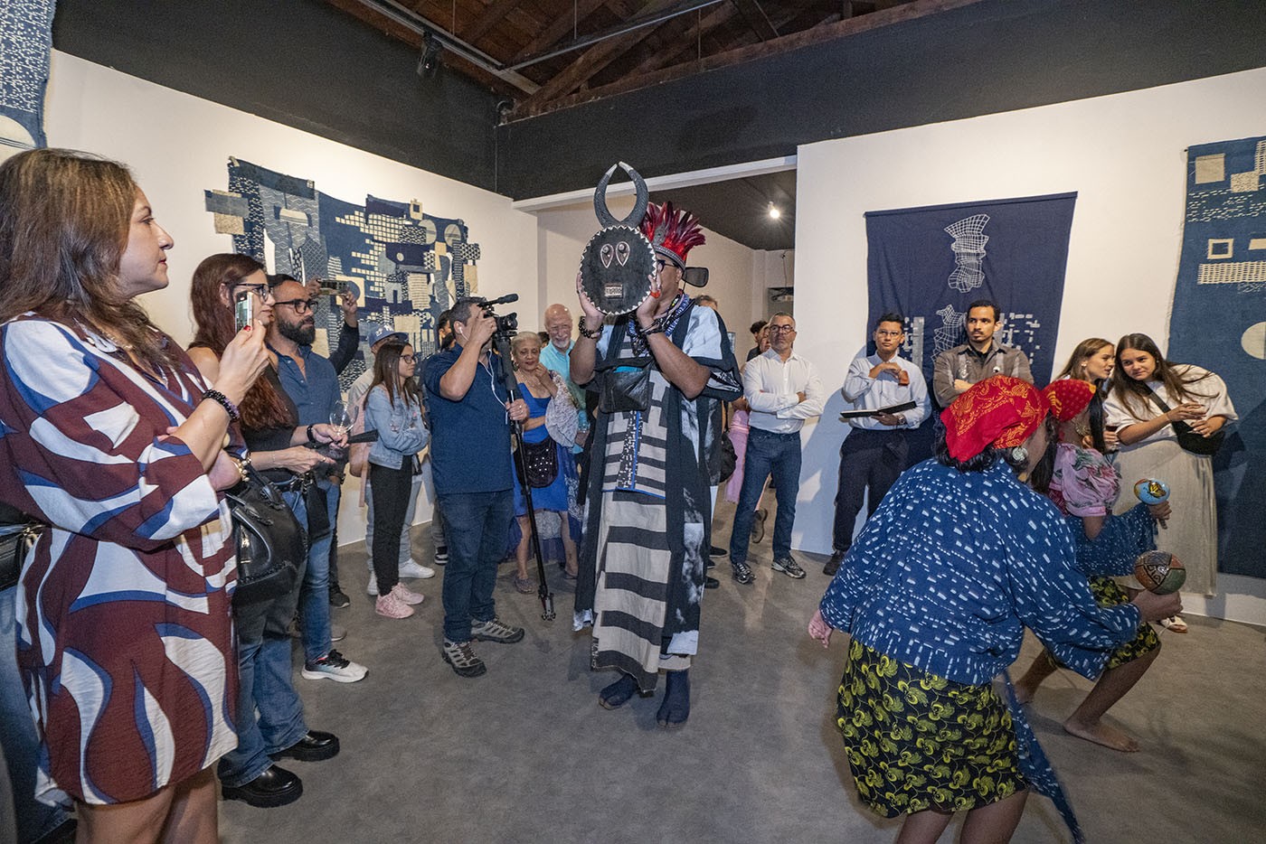 Performance held during the opening of the exhibition Electric Dub Station: The Return of Tomorrow. Courtesy of the Museum of Contemporary Art of Panama (MAC). Fernando Bocanegra / @fernandobocanegraphoto.