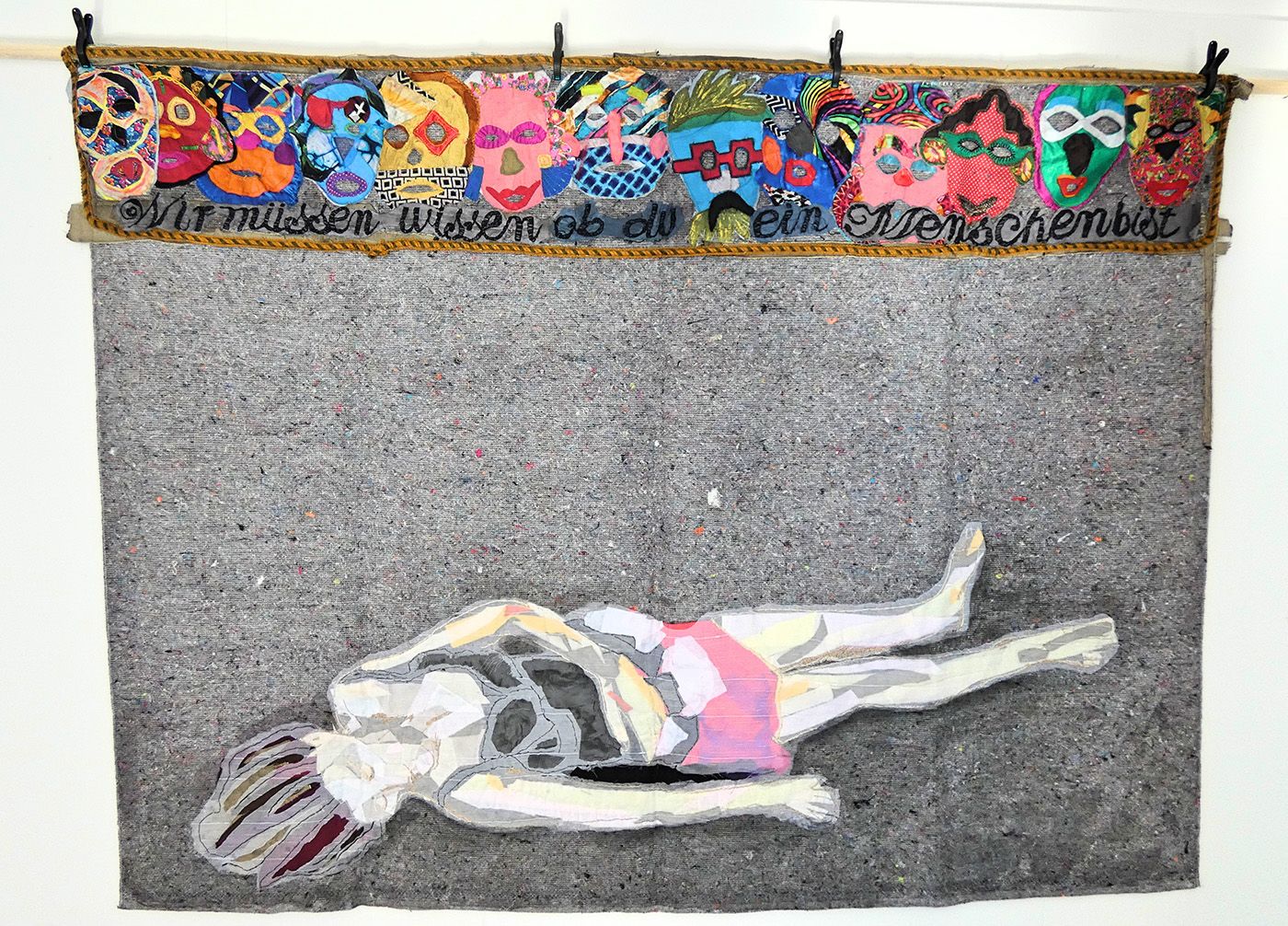 Eva de Souza, Die Frau / A mulher ("The Woman"), textile object, 146 × 195 cm, 2023. Photo: Werner Dolmeisen.