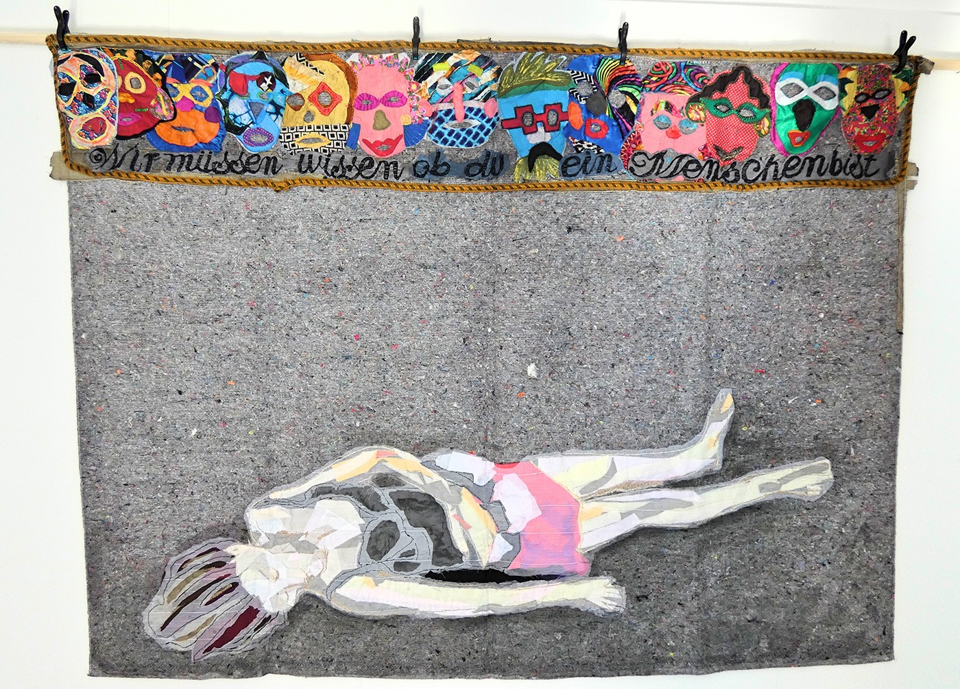 Eva de Souza, Die Frau / A mulher ("The Woman"), textile object, 146 × 195 cm, 2023. Photo: Werner Dolmeisen.