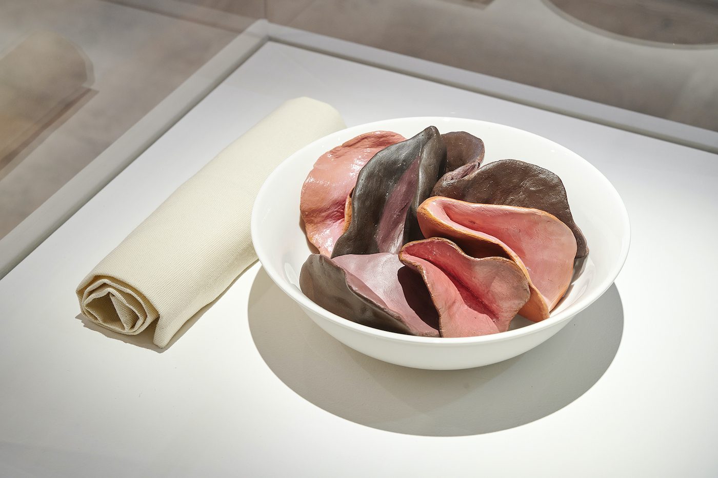 Stacey Gillian Abe. “The Power Of My Hands”, Musée d’Art Moderne de la ville de Paris, 2021. Photo: Pierre Antoine