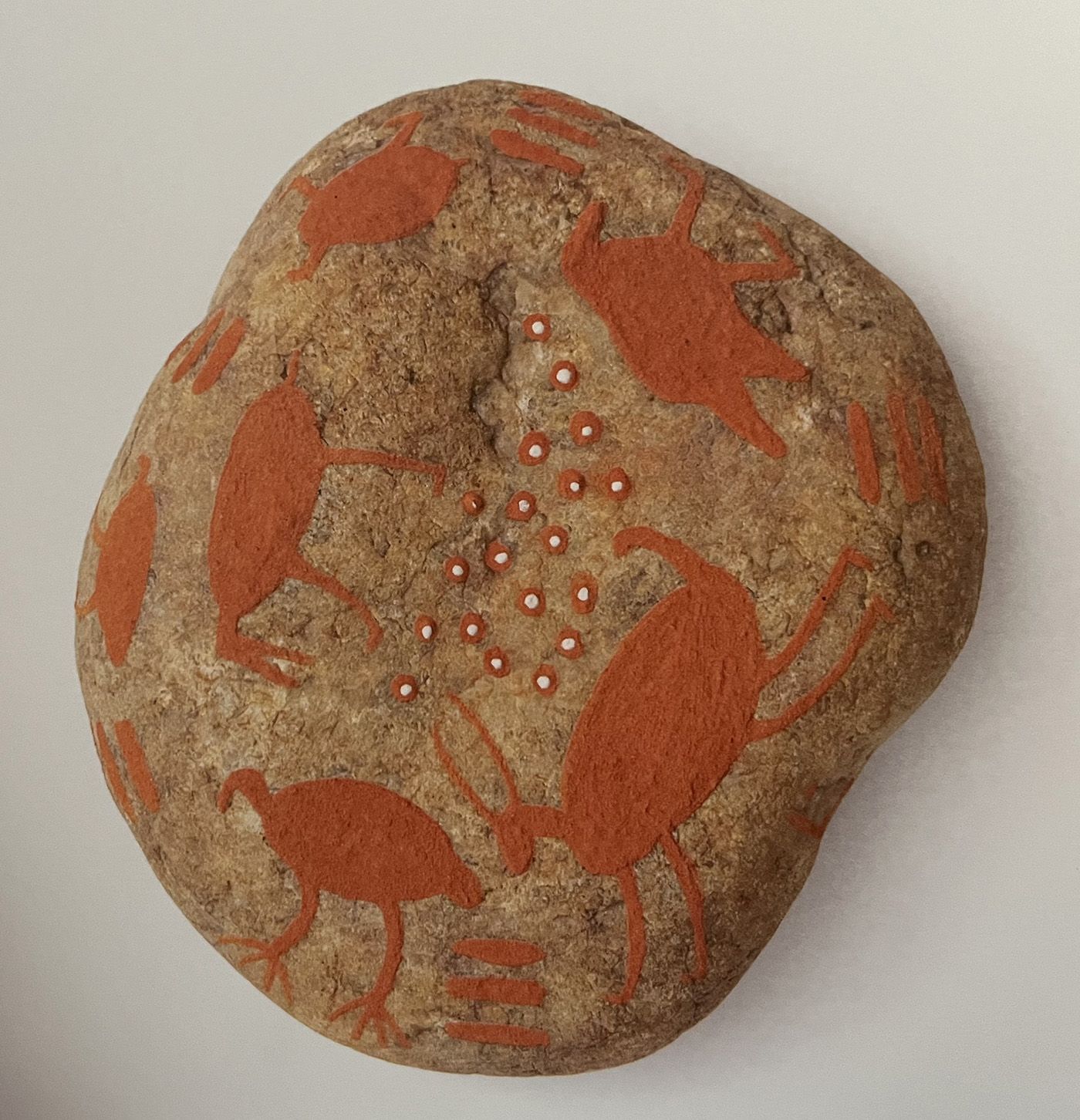 Untitled, 2021. 12x21x26 cm, natural pigments on stone. Marie-Puck Broodthaer Collection.