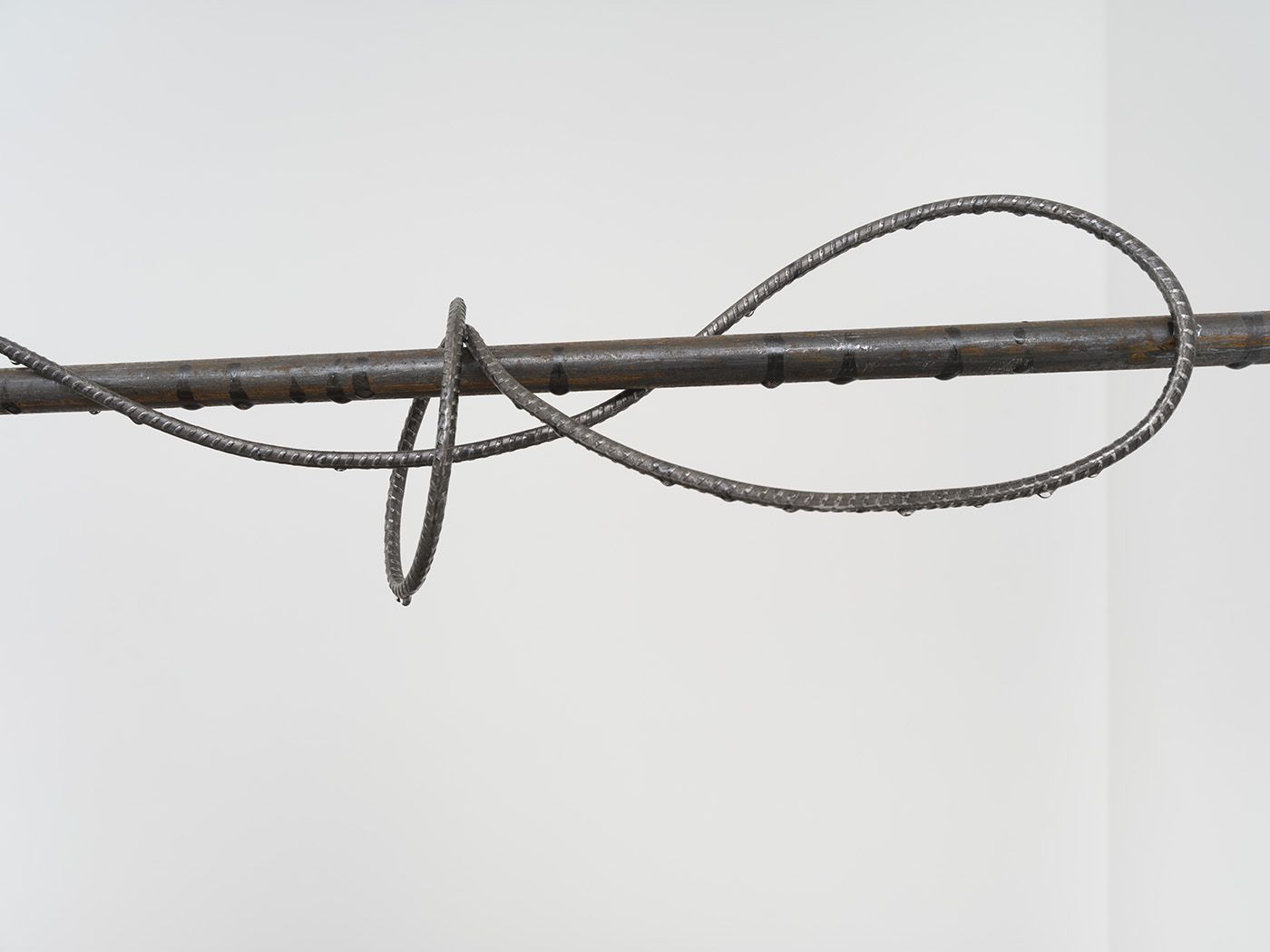 Sofía Salazar Rosales, While the wounds are open (detail), 2024, The desire to dance with someone who is not here, installation view at ChertLüdde, 2024, Glass beads, gauze, padding, paraffin, plaster, iron filings, cardboard, chicken wire, metal, fiberglass, polyester resin and epoxy, 207 x 90 x 282 cm. Photo: Marjorie Brunet Plaza. Courtesy of ChertLüdde, Berlin and Sofía Salazar Rosales, Paris