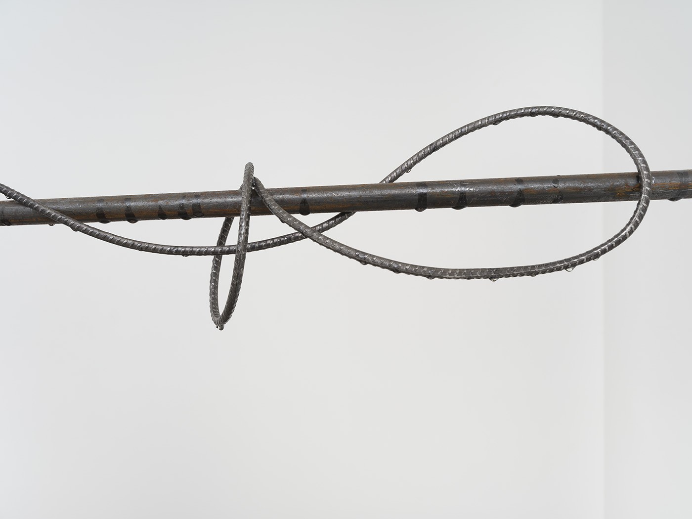 Sofía Salazar Rosales, While the wounds are open (detail), 2024, The desire to dance with someone who is not here, installation view at ChertLüdde, 2024, Glass beads, gauze, padding, paraffin, plaster, iron filings, cardboard, chicken wire, metal, fiberglass, polyester resin and epoxy, 207 x 90 x 282 cm. Photo: Marjorie Brunet Plaza. Courtesy of ChertLüdde, Berlin and Sofía Salazar Rosales, Paris