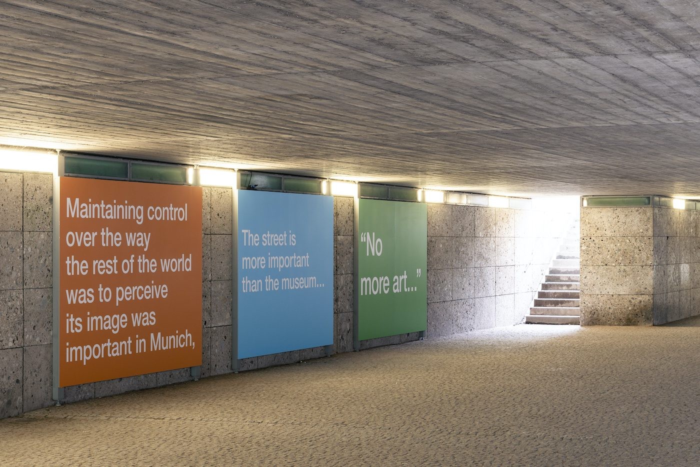 Tony Cokes. Fragments, or just Moments
Installationsansicht / Installation view
Haus der Kunst, 2022
Photo: Maximilian Geuter