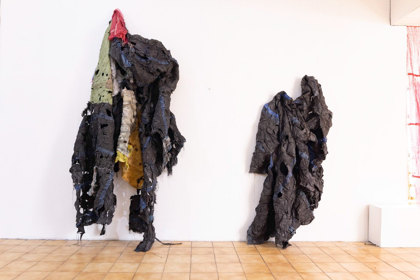 Installation View of “Elolo Bosoka: What he saw sees when he went goes strolling“ at Museum of Science and Technology (MST), Accra. September 12th – October 30th, 2024. Courtesy of the artist.