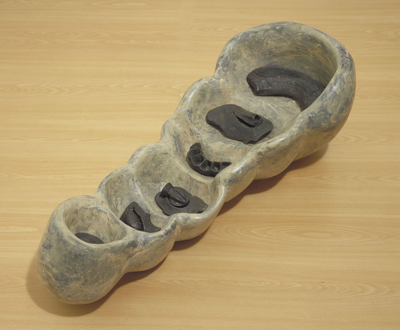 Veronica Ryan, Untitled, 1985. Tate, presented by the American Fund for the Tate Gallery, courtesy of Howard Karshan to mark his term as Chairman of the Patrons of New Art (1993-1997) 2009. © Veronica Ryan. Photo: © Tate