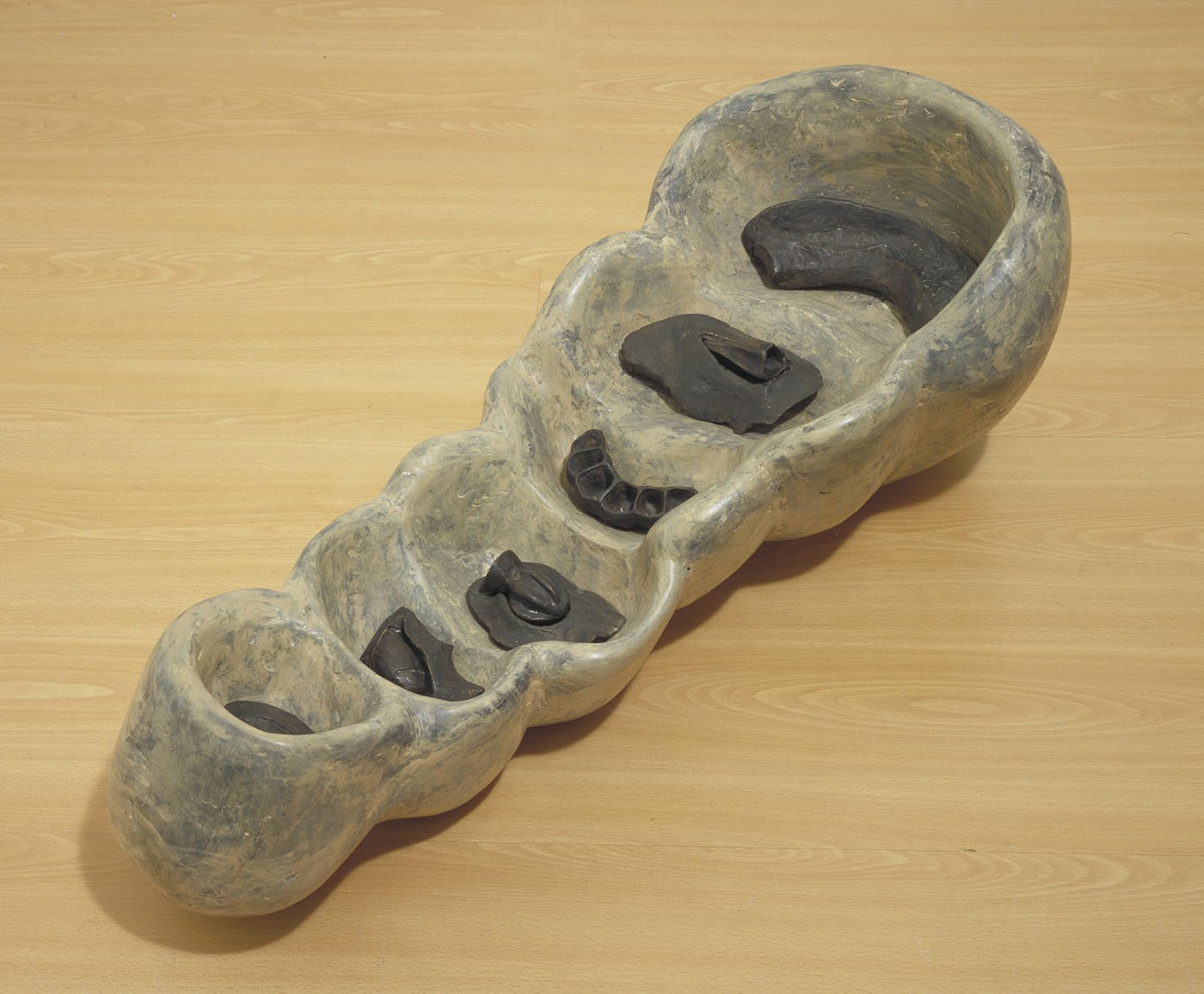 Veronica Ryan, Untitled, 1985. Tate, presented by the American Fund for the Tate Gallery, courtesy of Howard Karshan to mark his term as Chairman of the Patrons of New Art (1993-1997) 2009. © Veronica Ryan. Photo: © Tate