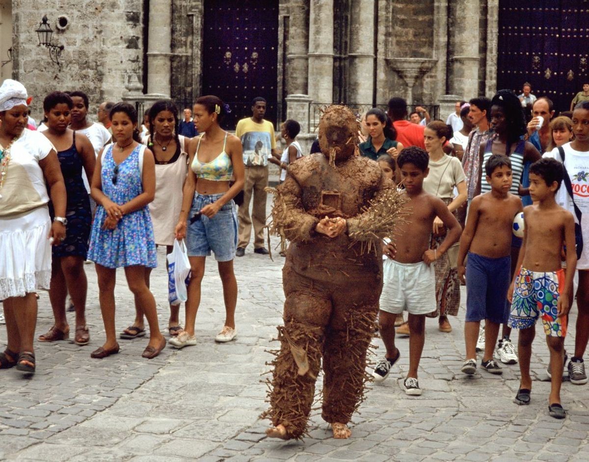 Tania Bruguera, Destierro, 1998-1999, Incarnation of the icon Nkisi Nkonde, Arte de Conducta. Courtesy of the artist.