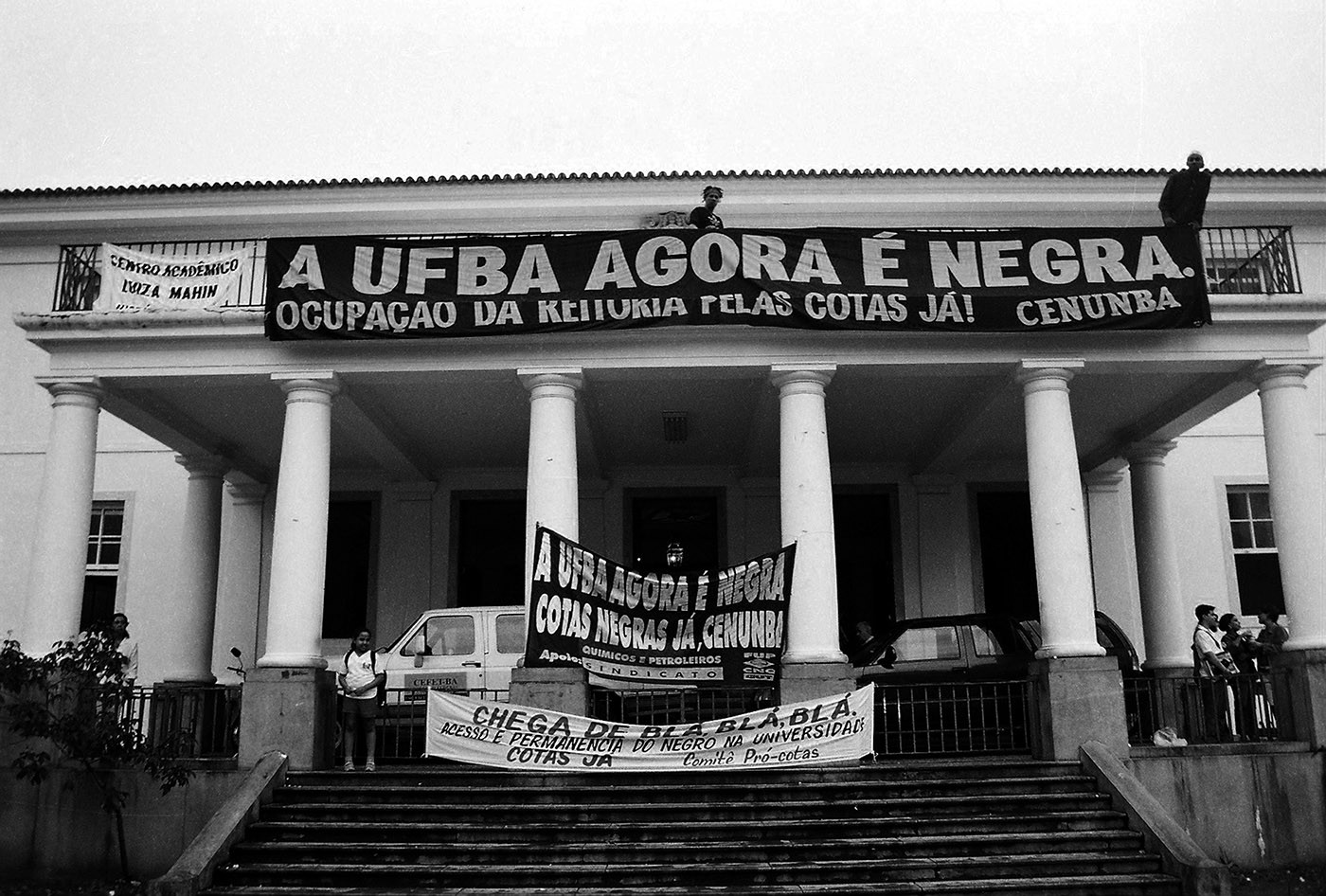 Demonstration for the approval of affirmative action policy at Federal University of Bahia, 2005. Zumvi Archive. Photo: Lazarus Roberto.