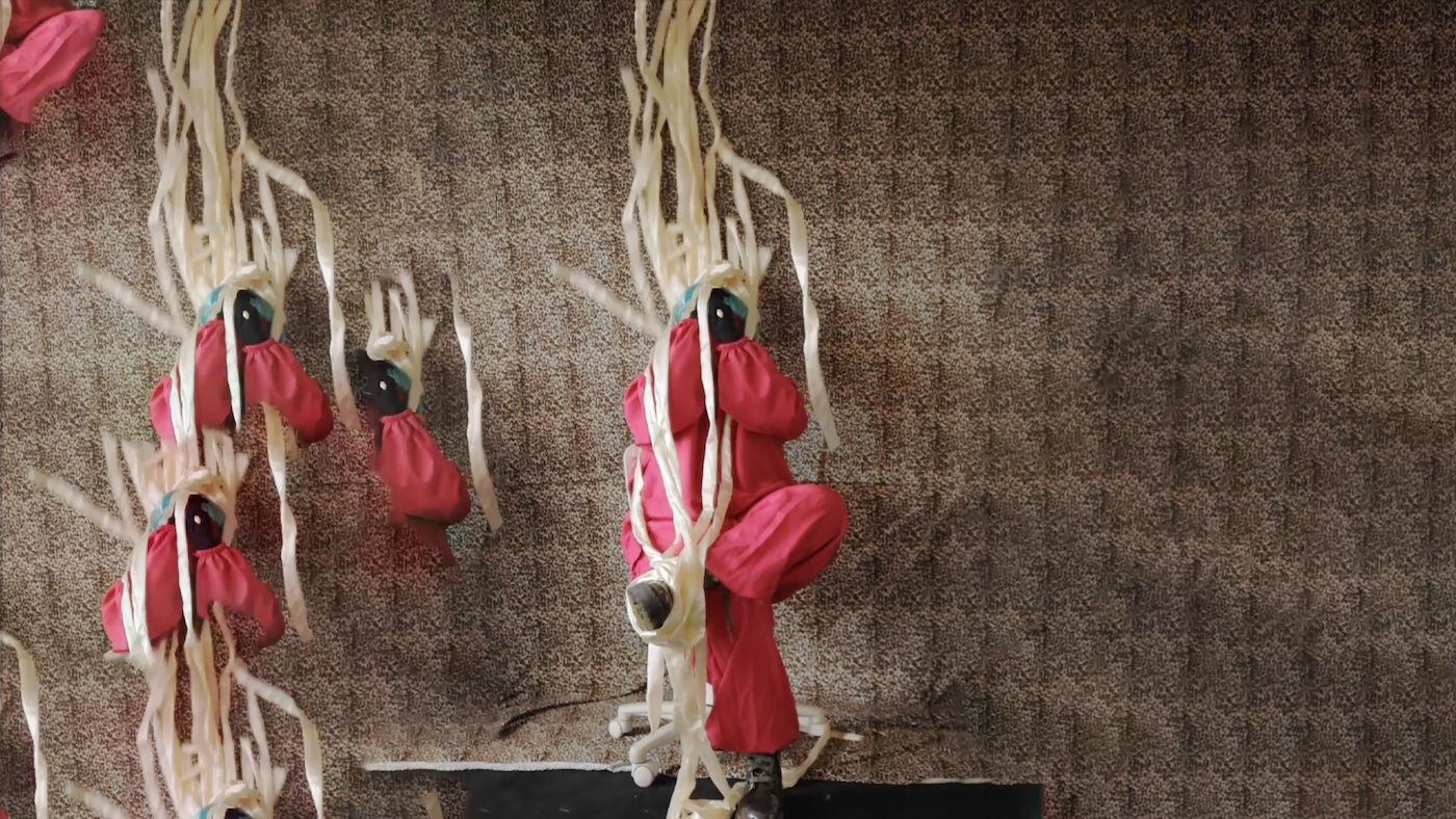 Kresiah Mukwazhi, Rakazvirova rikazhamba (it (the cock) hit itself and it cried), 2023, video still