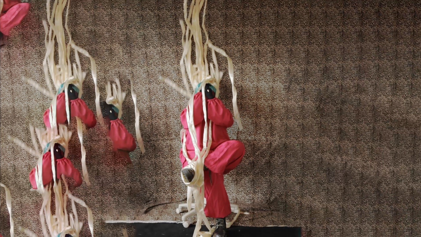 Kresiah Mukwazhi, Rakazvirova rikazhamba (it (the cock) hit itself and it cried), 2023, video still