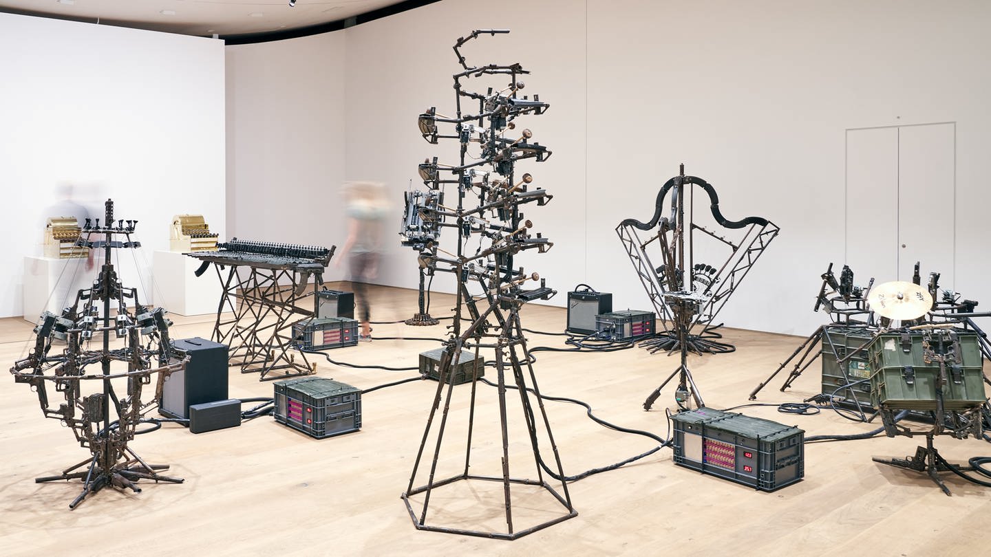 Pedro Reyes. Return to Sender