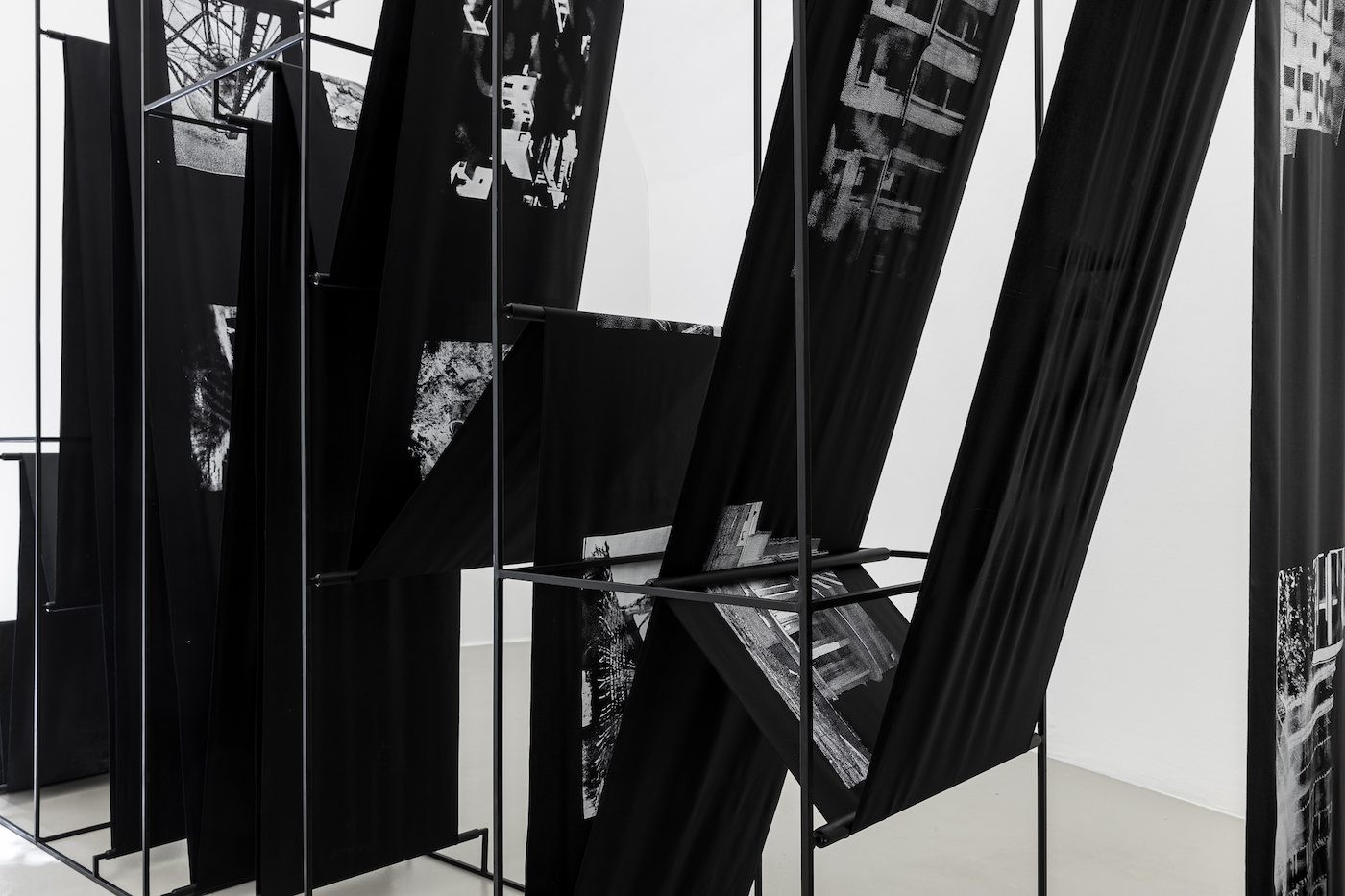 Adji Dieye, Cultura persa e imparata a memoria, exhibition view, ©ar/ge kunst, photo Tiberio Sorvillo, 2022