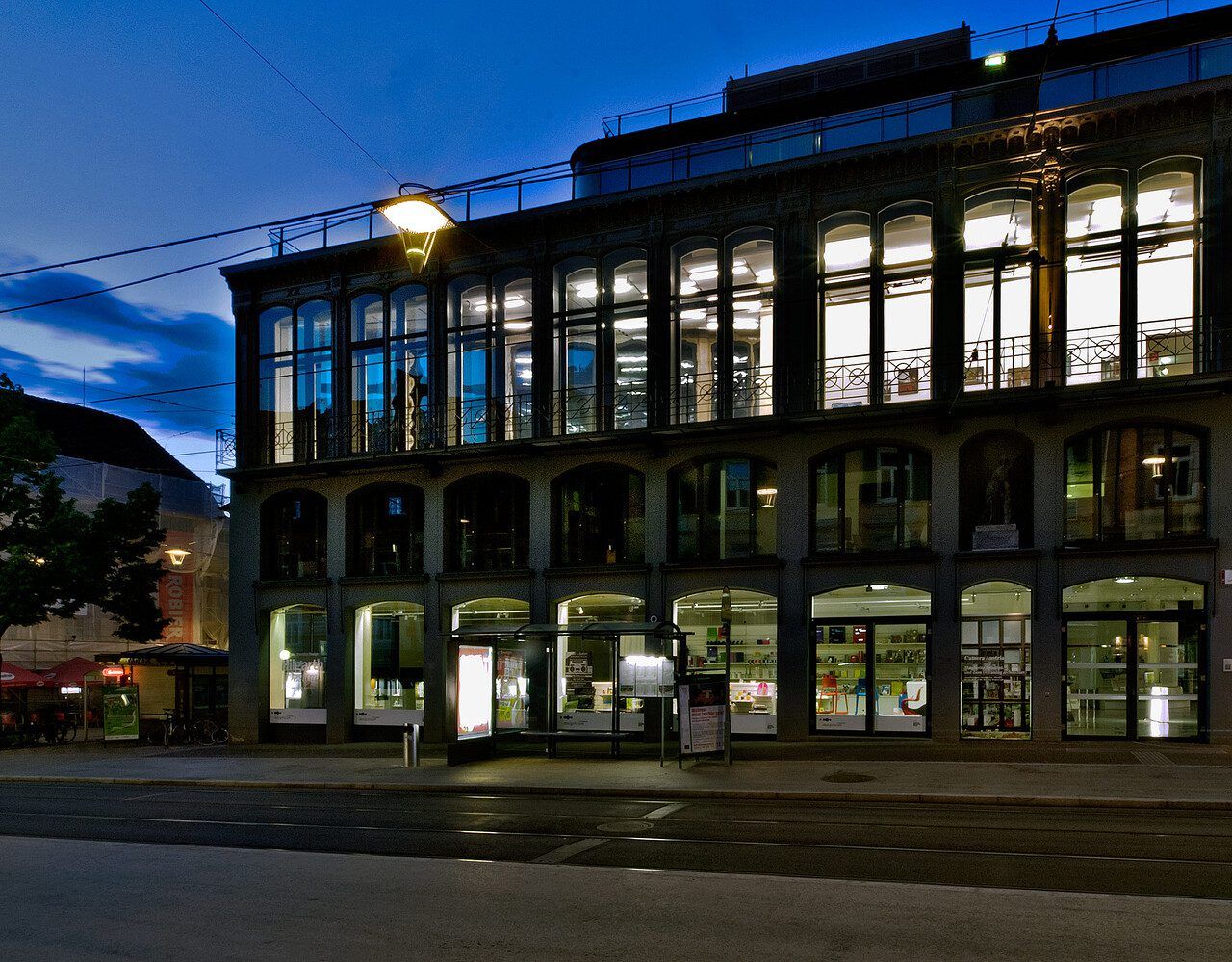 Seeking team member with curatorial and institutional skills