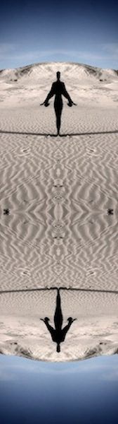 Theo Eshetu, Veiled Woman on a Beachfront, video installation, 2010 (Courtesy of the artist)