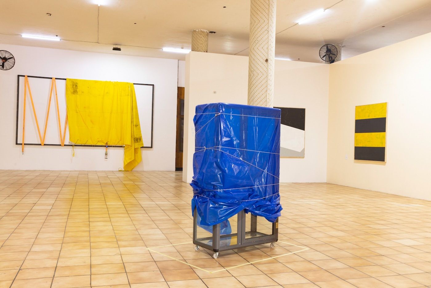 Installation View of “Elolo Bosoka: What he saw sees when he went goes strolling“ at Museum of Science and Technology (MST), Accra. September 12th – October 30th, 2024. Courtesy of the artist.