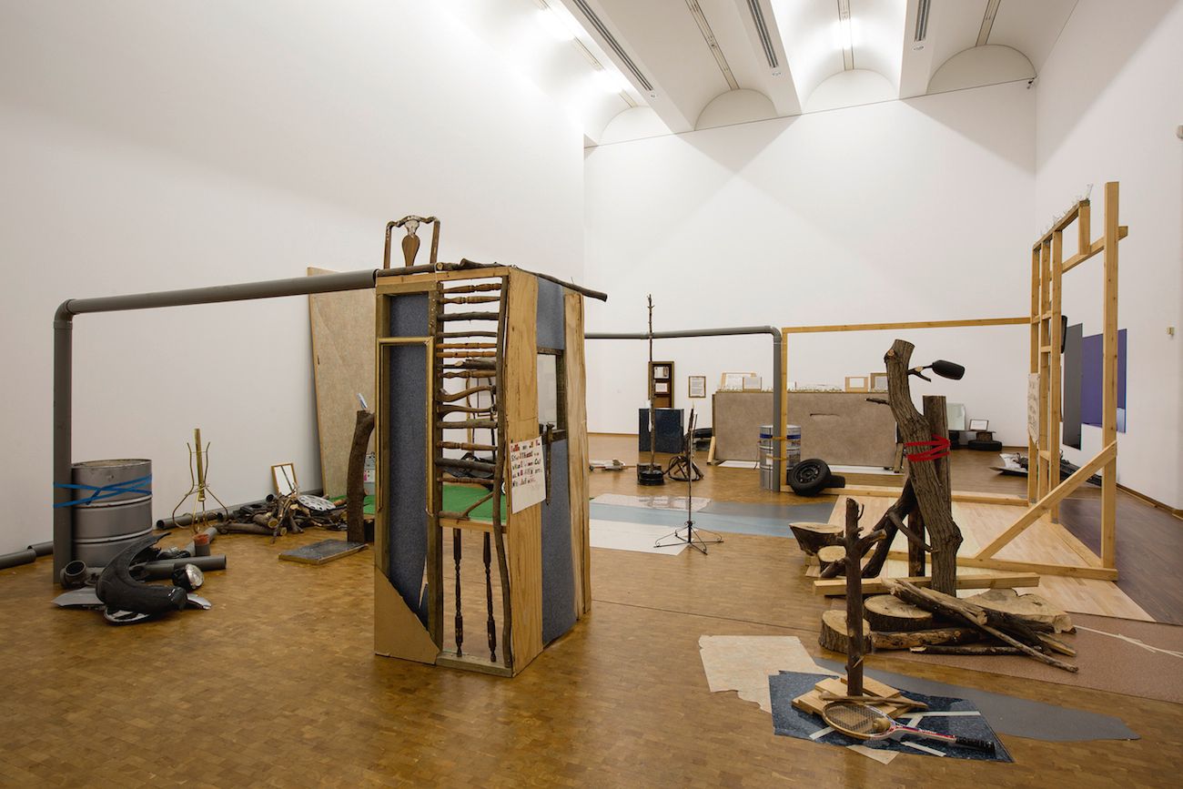 Installation view Collection Contemporary Art, Museum Ludwig, Cologne 2018 © of the artist Photo: Rheinisches Bildarchiv Köln, Rico Burgmann; art work: Jimmy Durham, Building a Nation [Aufbau einer Nation], 2006 (Detail)
