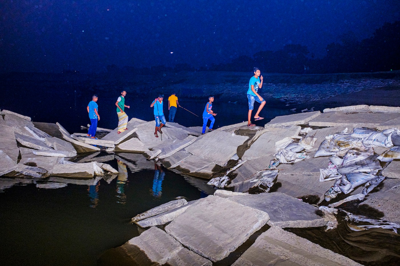 Shnyo Raja (Kings of a Bereft Land) Arko Datto, Where Do We Go When The Final Wave Hits, 2018 Photography Goethe-Institut: Take Me to the River © Arko Datto 2018