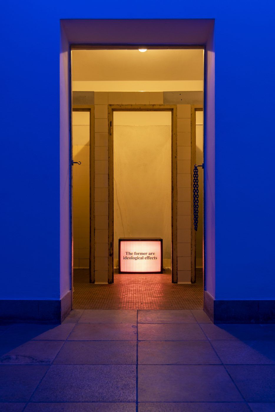 Tony Cokes. Fragments, or just Moments
Installationsansicht / Installation view
Haus der Kunst, 2022
Photo: Maximilian Geuter