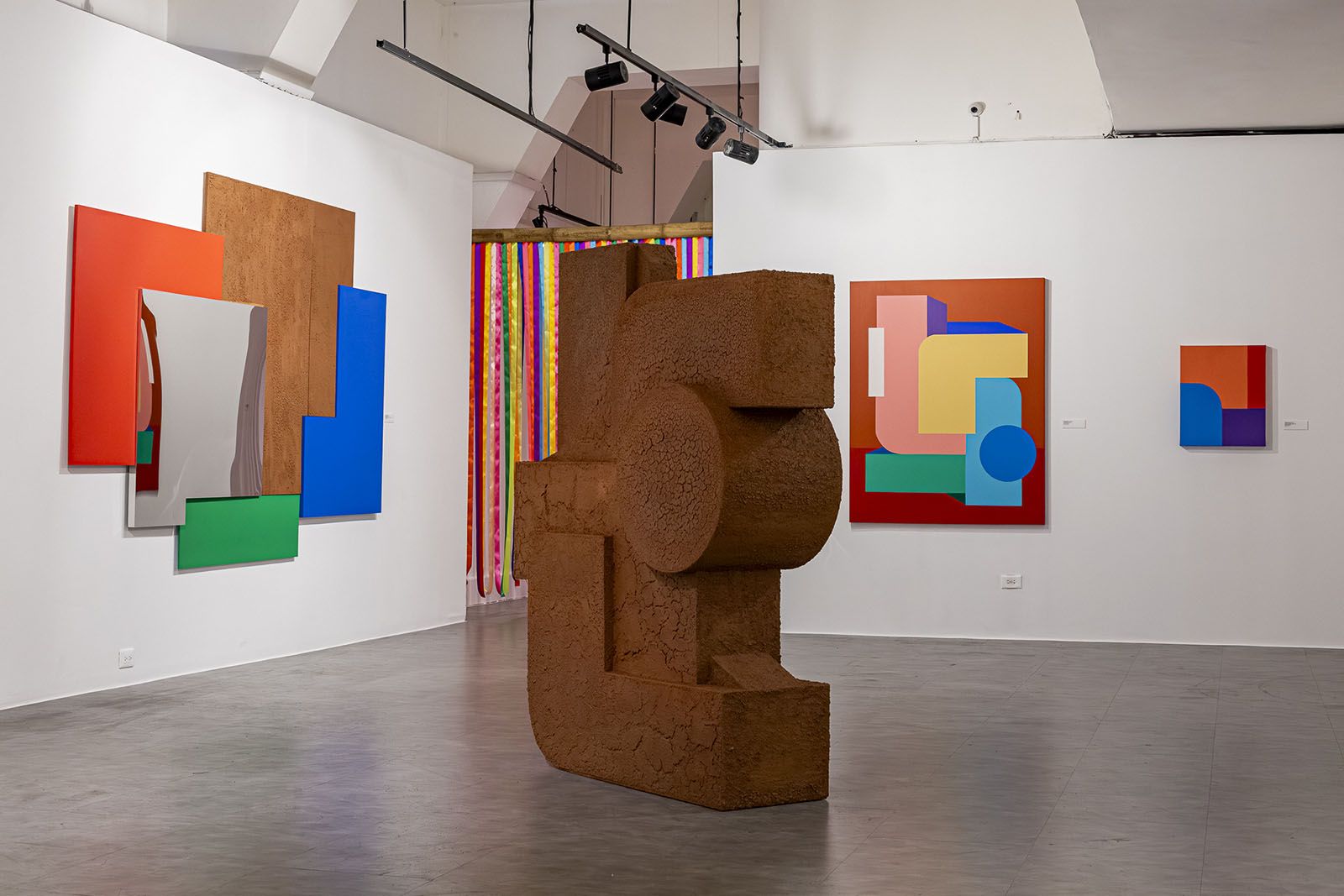 Installation view, Cisco Merel, La Puerta del Sol, Museo de arte contemporáneo de Panamá, 2024. Photo: Alfredo Martiz