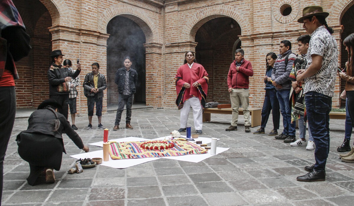 Opening ritual of the Nayuk Yachakuy: Practical experiences of visual artists from different Kichwas peoples of Ecuador, 2022. Photographic credits: Pablo Jijón, Centro de Arte Contemporáneo.