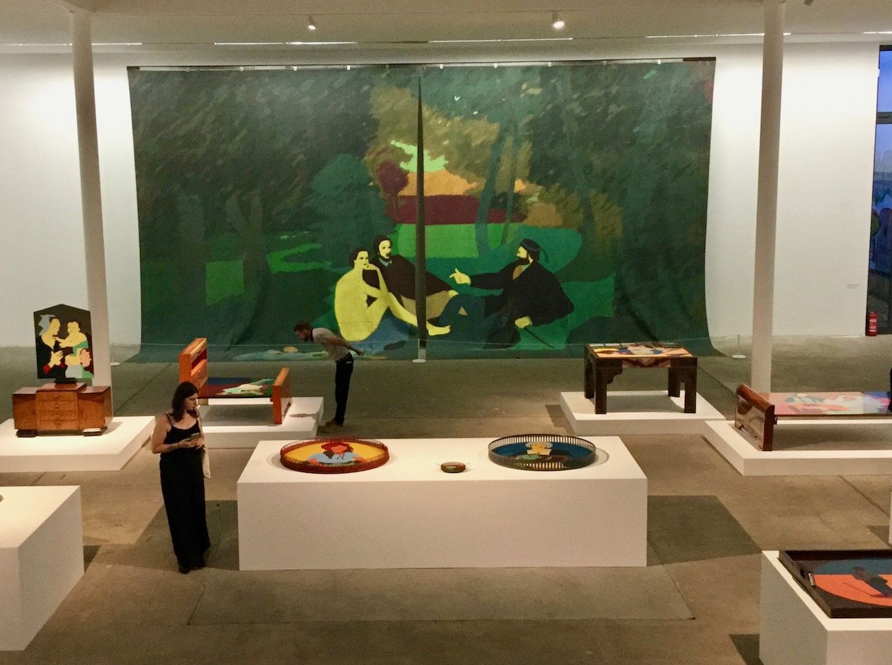 Beatriz González Retrospective, exhibition view in KW with ready-mades from the seventies.