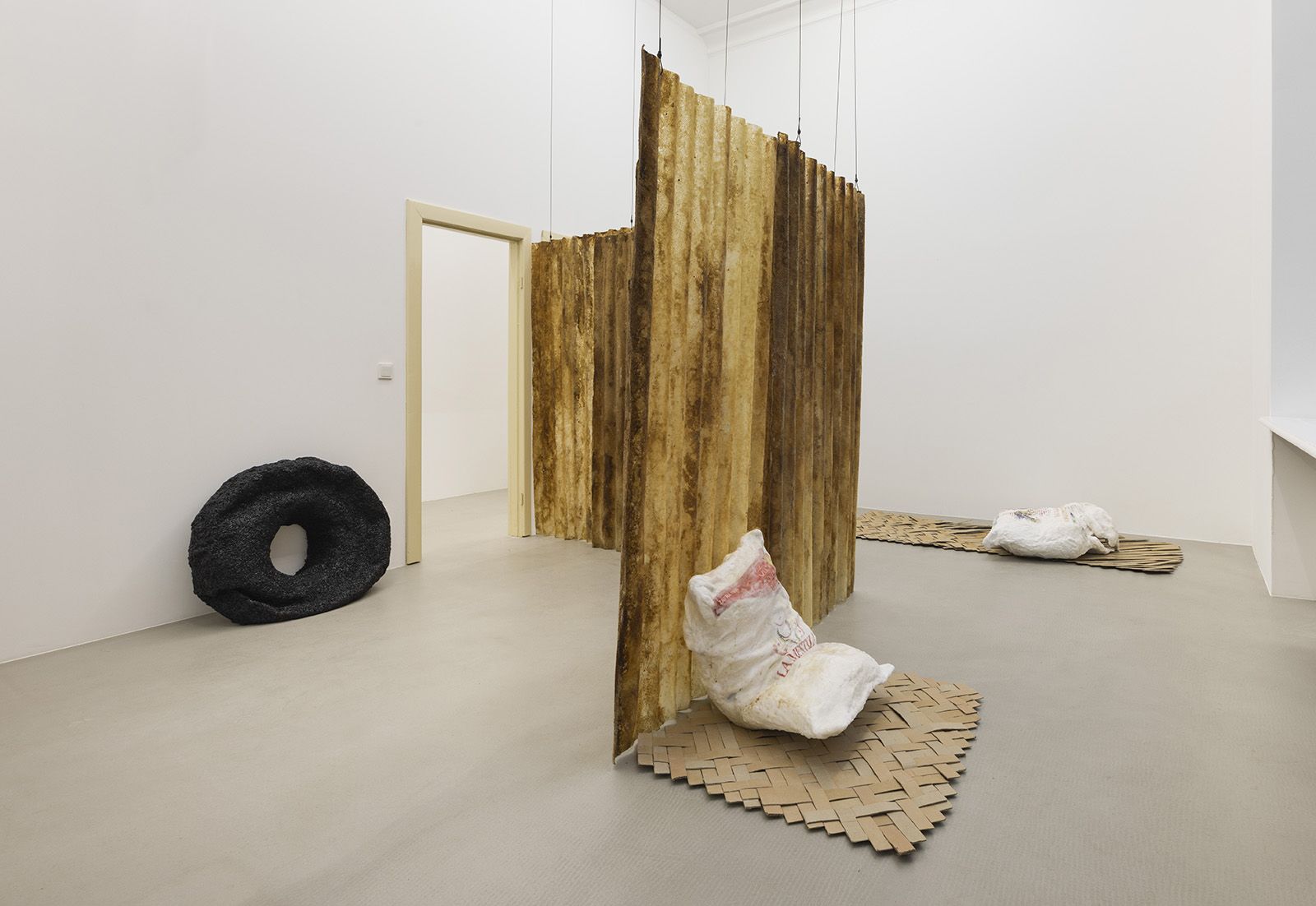 Sofía Salazar Rosales, Hay cuerpos cansados por el viaje que buscan enraizarse (There are bodies tired from the journey seeking to root), installation view at BUNGALOW/ChertLüdde, 2022. Photo: Andrea Rossetti. Courtesy of ChertLüdde, Berlin and Sofía Salazar Rosales, Paris