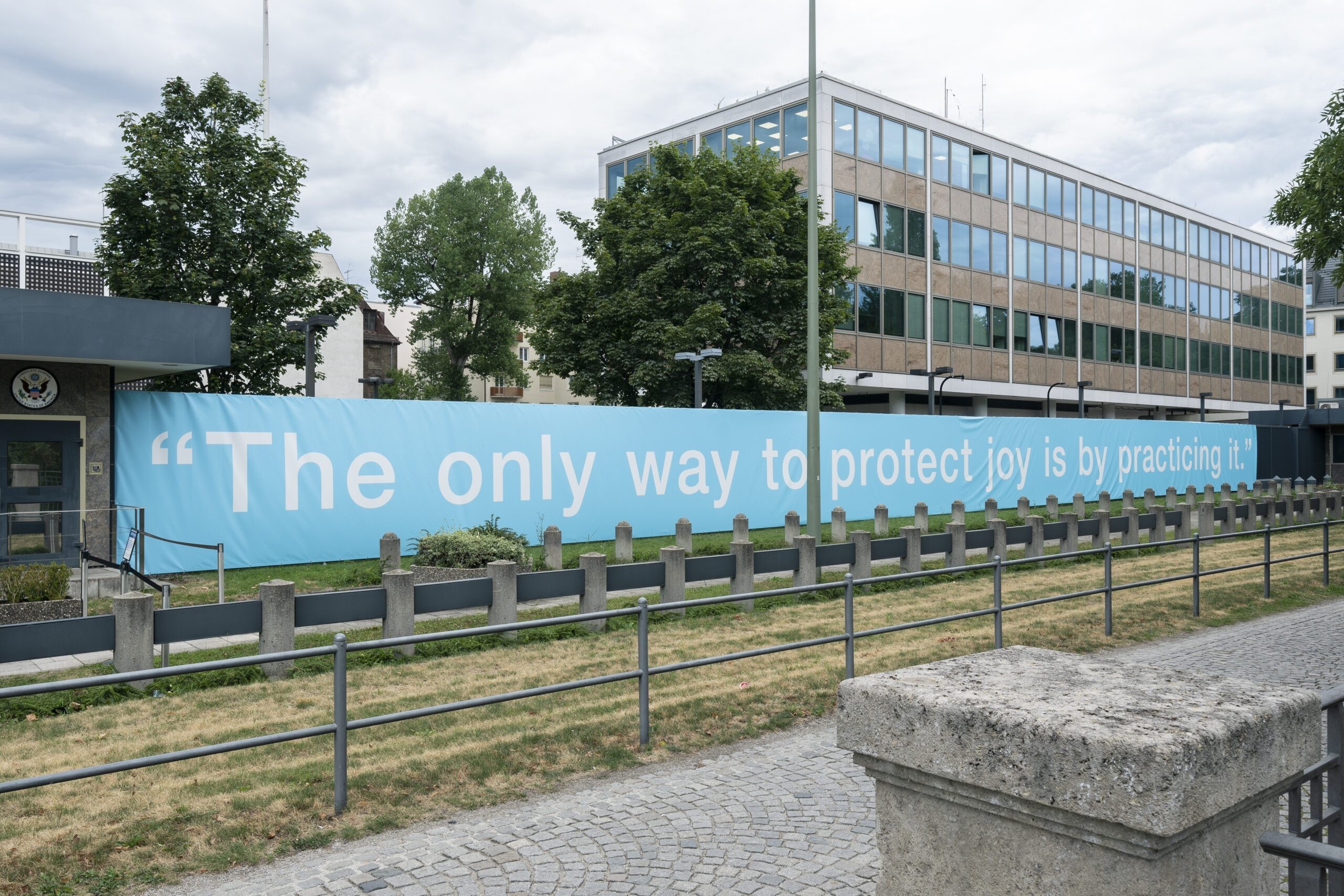 Tony Cokes. Fragments, or just Moments
Teil des Auftragswerks / Part of the comissioned work Some Munich Moments 1937–1972
Haus der Kunst, 2022
Foto: Maximilian Geuter