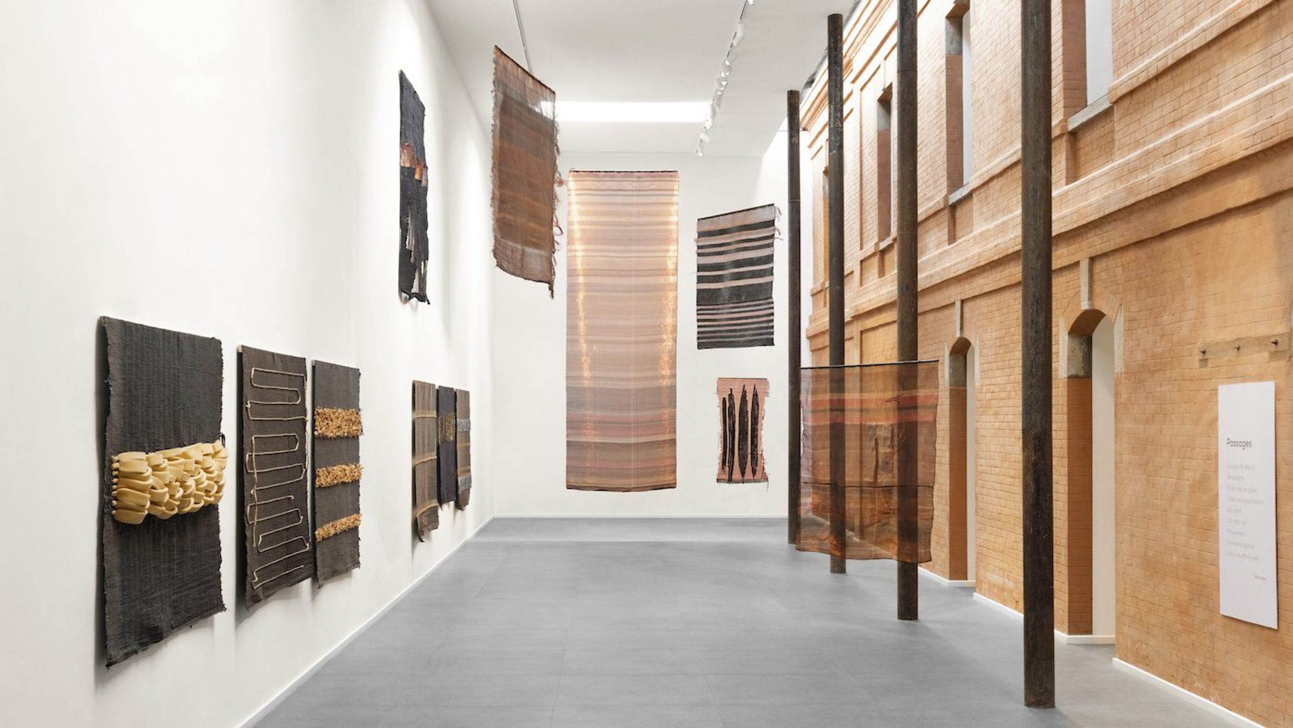 Madame Zo, Bientôt je vous tisse tous [Soon I’ll weave you all], Installation View at Fondation H. Courtesy of Fondation H.