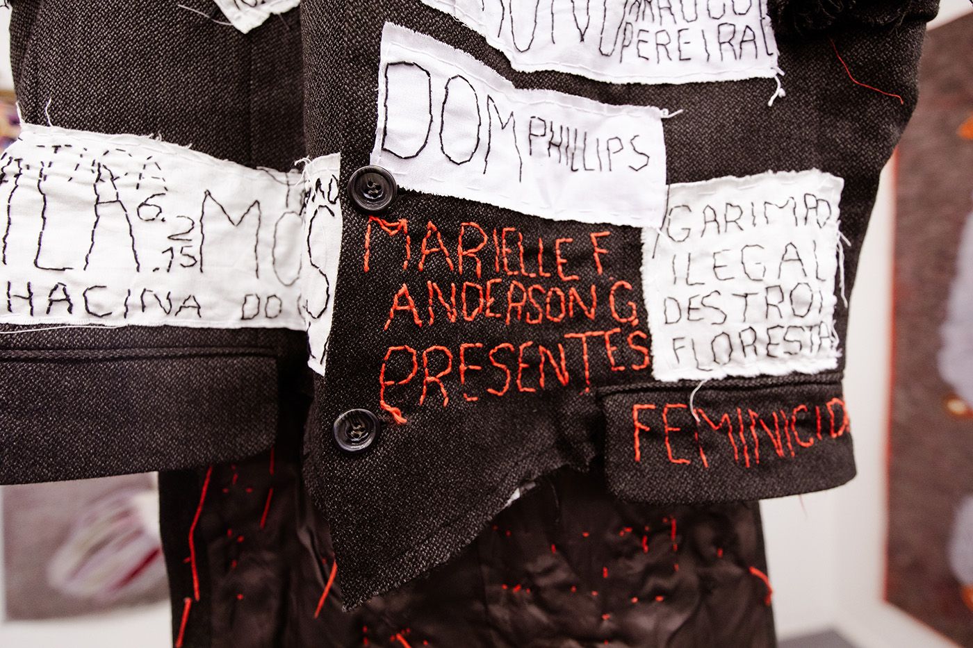 Eva de Souza, Protesto silencioso – Jacke ("Silent Protest – Jacke"), textile object, 80 × 75 cm, 2023. Photo: Kwaku Reez.