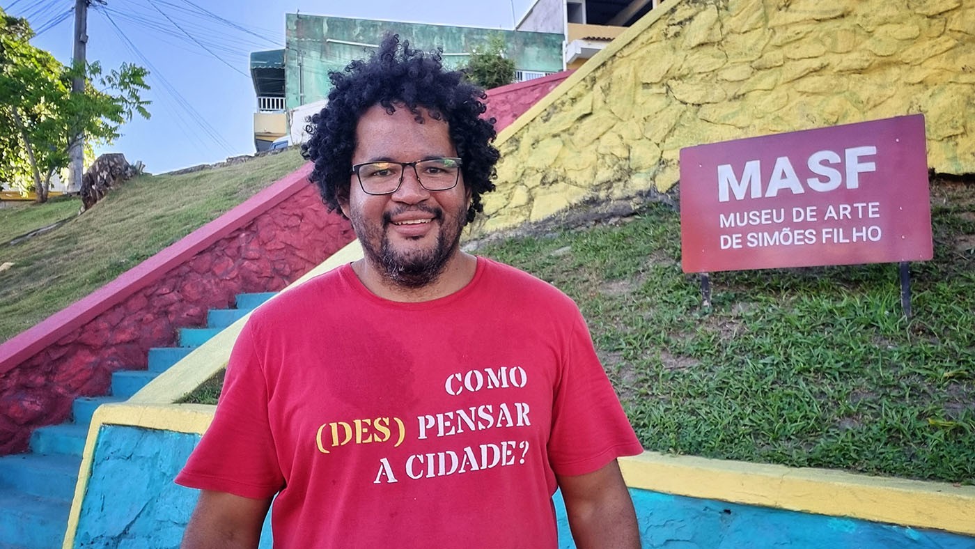 Augusto Leal in front of MASF. Photo: Courtesy of the artist.