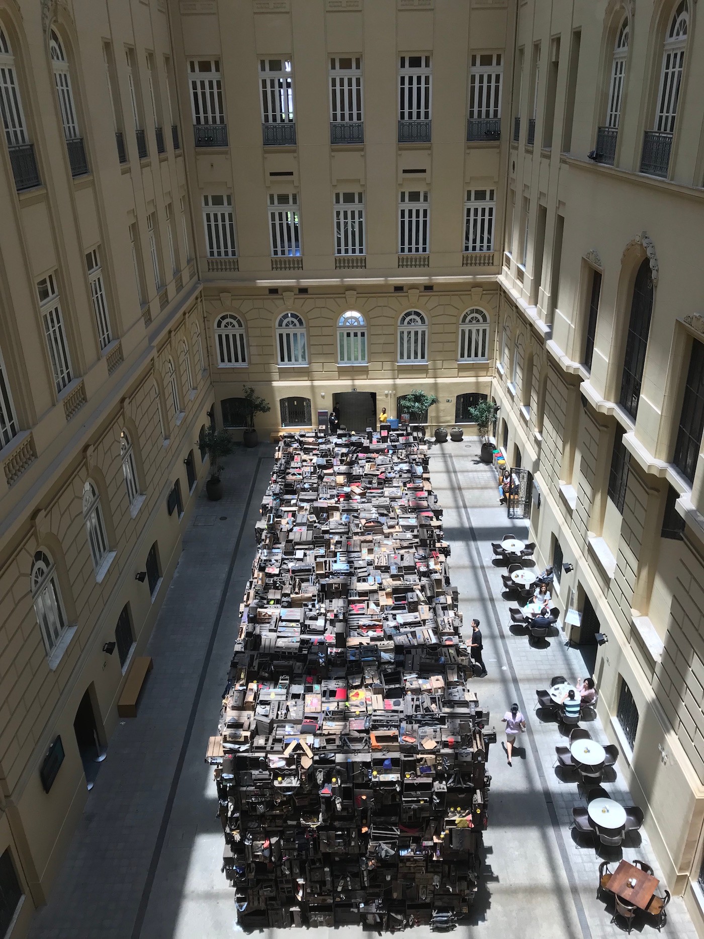 Non Orientable Paradise Lost 1667, Ibrahim Mahama, Ghana, 2017. Foto: Luísa Lombardi