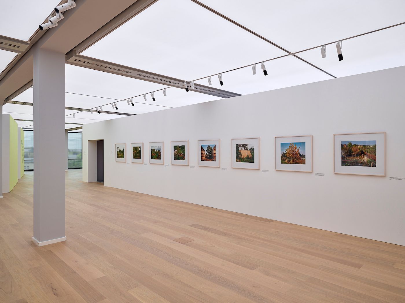 STAN DOUGLAS, INSTALLATION VIEW OF THE EXHIBITION STAN DOUGLAS: POTSDAMER SCHREBERGÄRTEN, DAS MINSK KUNSTHAUS IN POTSDAM 2022. © STAN DOUGLAS, COURTESY THE ARTIST, VICTORIA MIRO AND DAVID ZWIRNER; PHOTO: LADISLAV ZAJAC