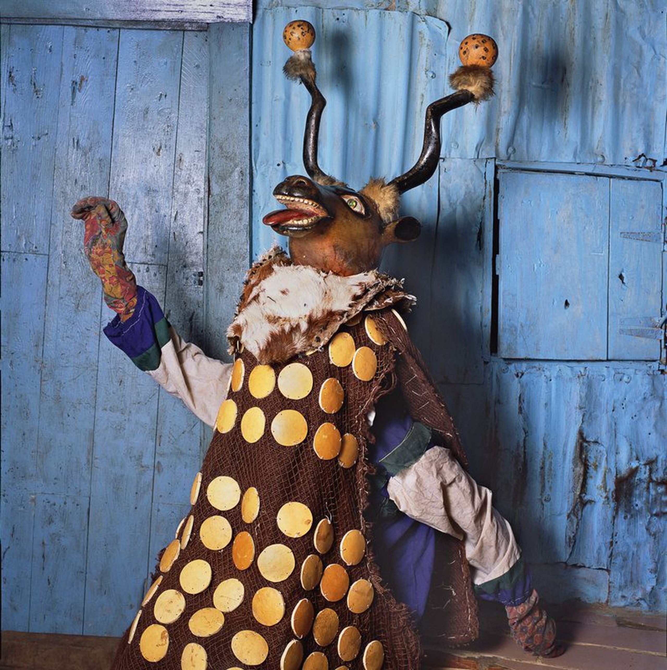 Phyllis-Galembo-Maske-Ringo-Big-Deer-Masquerade-Kroo-Bay-Sierra-Leone-2008-FF20111