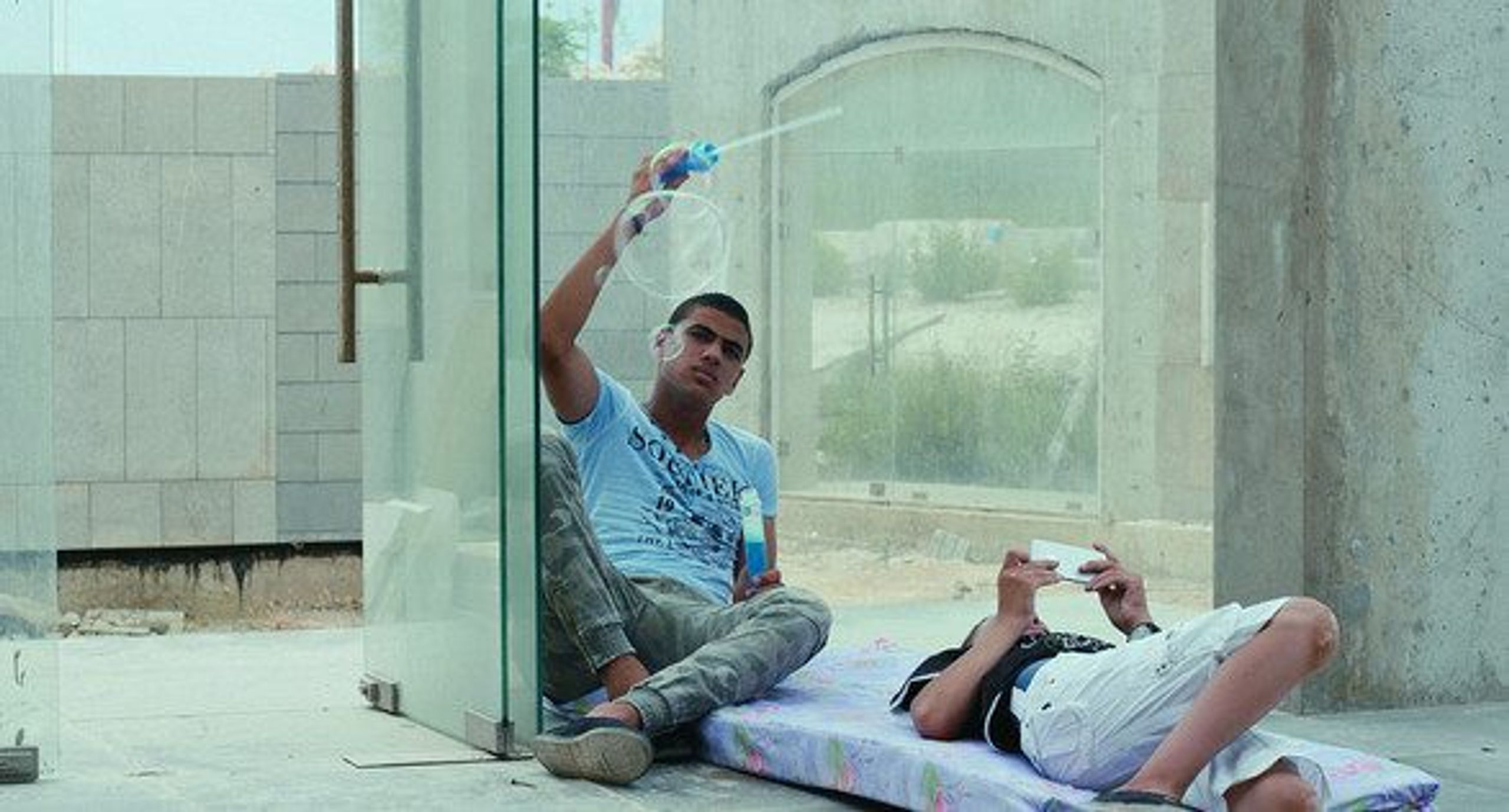 Akram Zaatari : Tomorrow Everything Will Be Alright