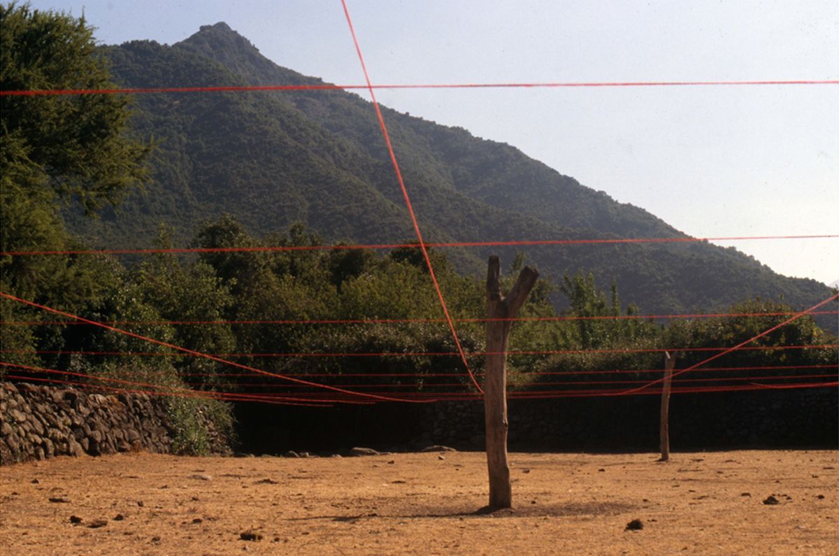 Cecilia Vicuña, Corral Grid, San Fernando, Chile, 1994. Courtesy of the artist.